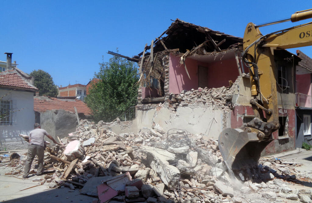 METRUK BİNA YIKIM REKORU OSMANGAZİ’NİN