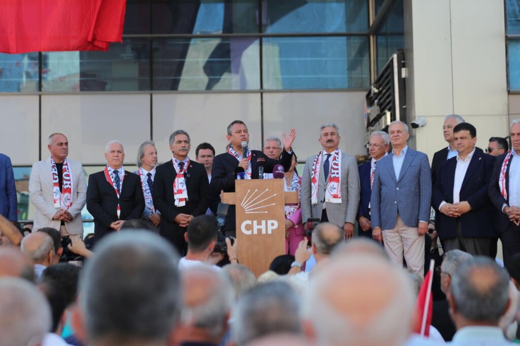Özgür Özel Gemlik’te konuştu