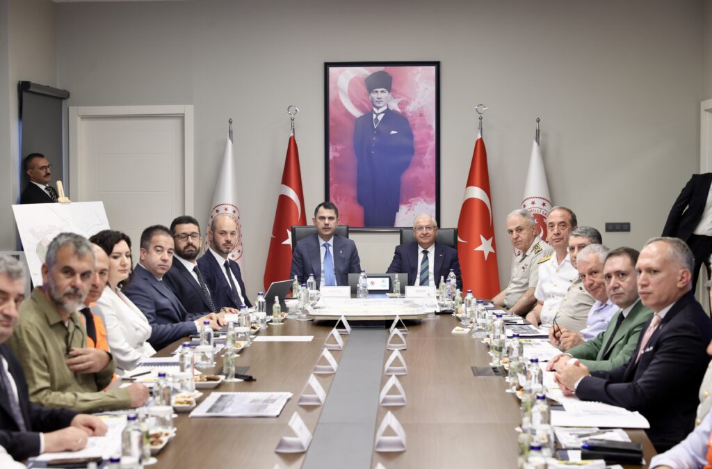 Bakan Kurum ve Bakan Güler’den Ay Yıldız Yerleşkesi’ne inceleme