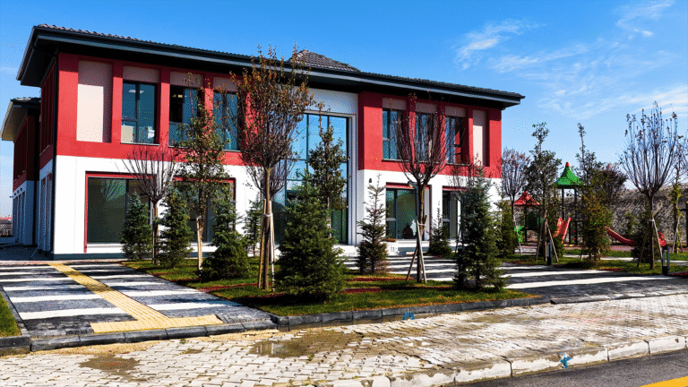BAKAN KURUM’DAN, MAHALLE KONAKLARI İLE İLGİLİ PAYLAŞIM
